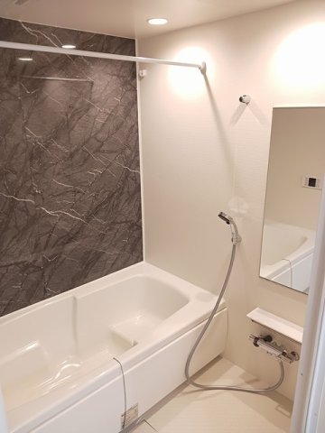 バス・シャワールーム　ゆったり過ごせるお風呂です