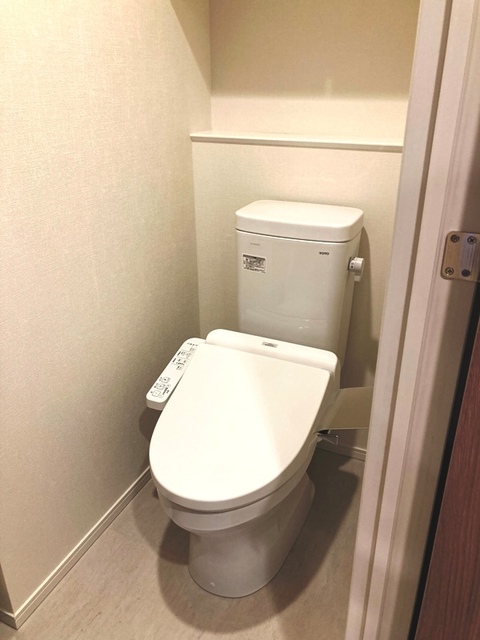トイレ　※写真は同タイプ住戸です。