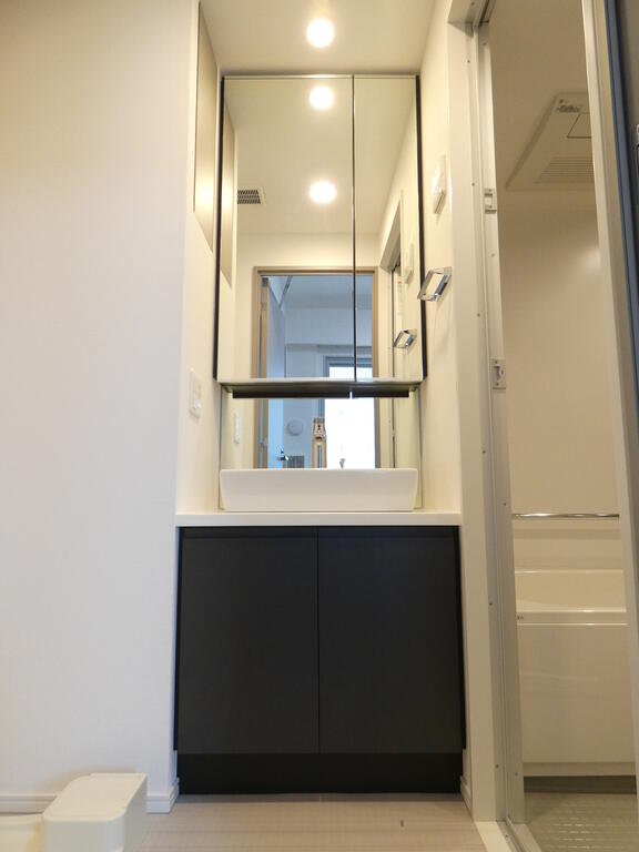 洗面設備　コンパクトで使いやすい洗面所