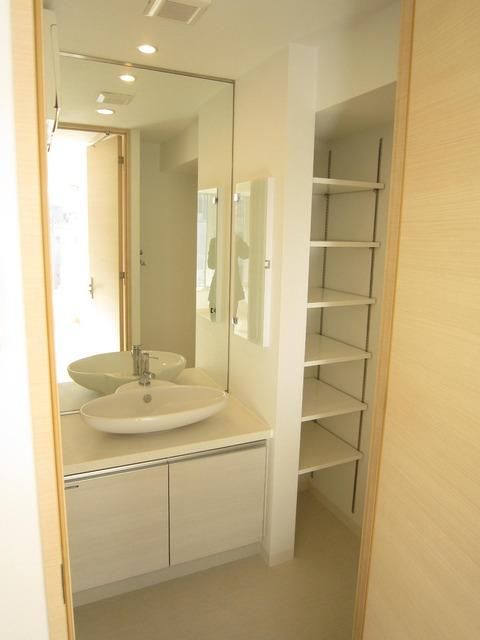 洗面設備　おしゃれな洗面台