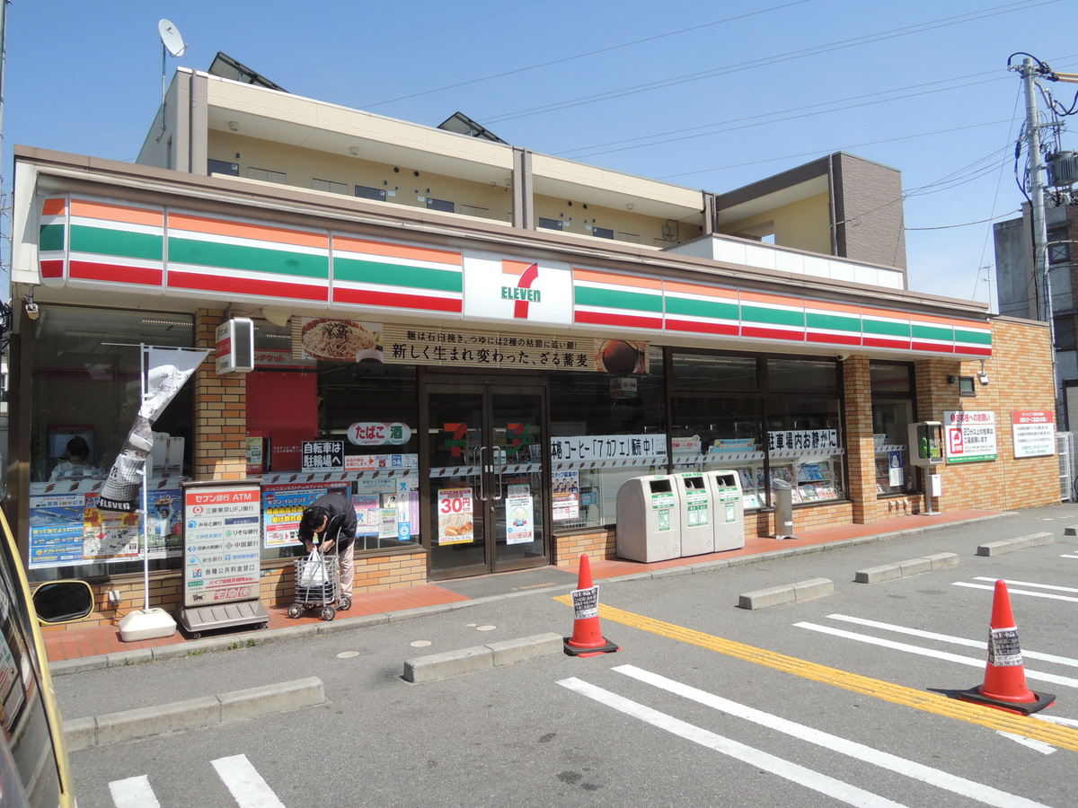 コンビニ　セブンイレブン宝塚中野町店（コンビニ）まで244m
