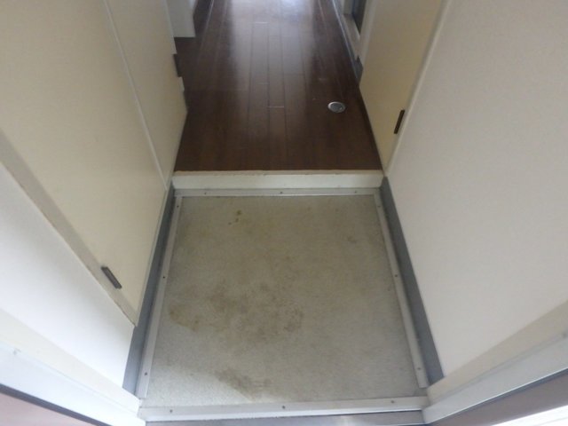 玄関　異なる号室の室内写真です