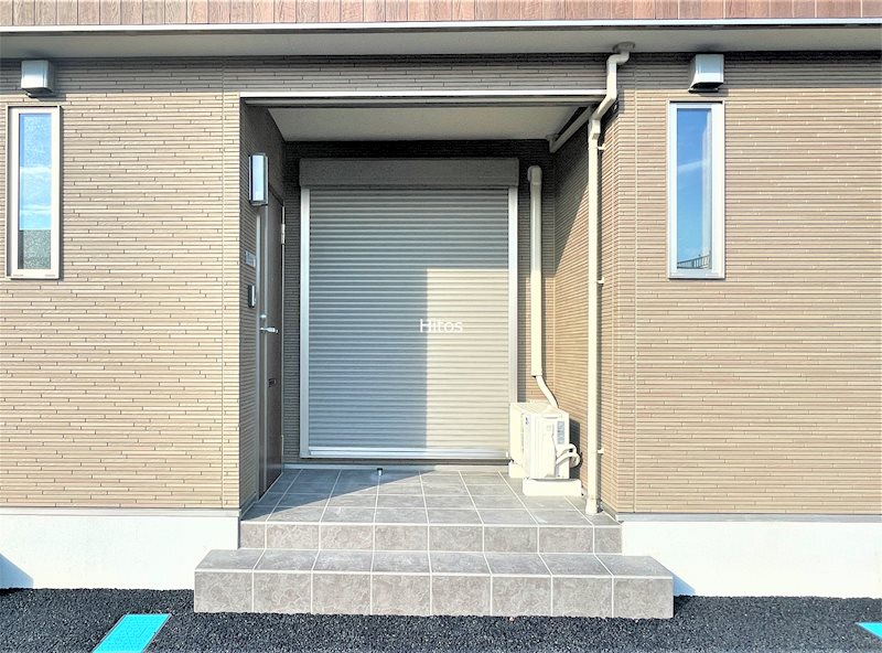 エントランス　段差の少ないアプローチ。