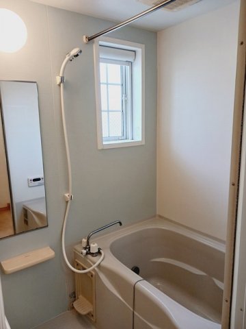 バス・シャワールーム　落ち着いた空間のお風呂です