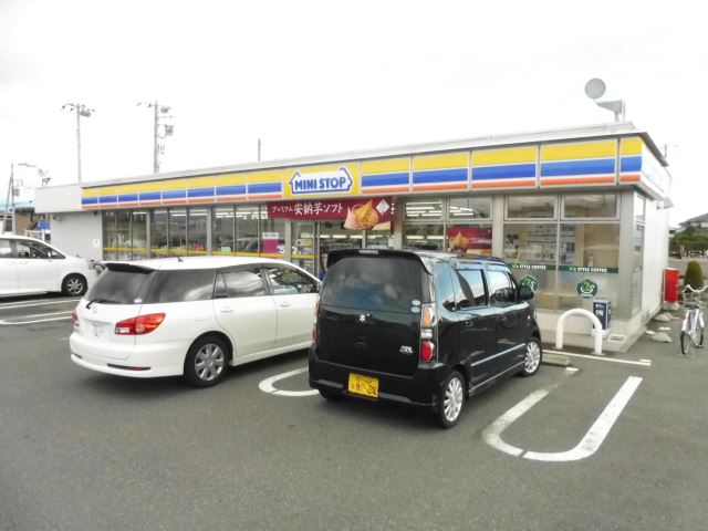 コンビニ　ミニストップ（コンビニ）まで810m