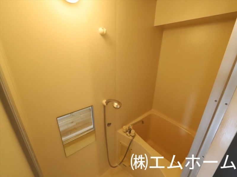 バス・シャワールーム　浴室　バストイレ別