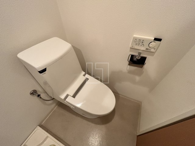 トイレ　エスライズ四ツ橋　温水洗浄便座