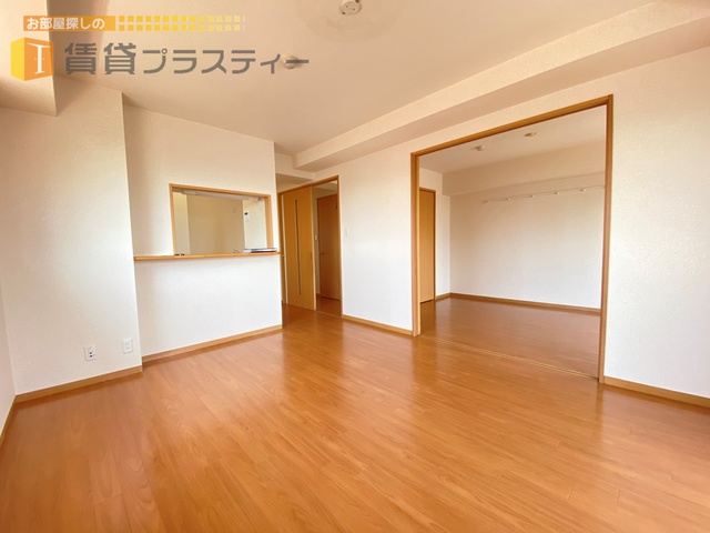 居室・リビング　ナチュラルウッドの落ち着いた空間