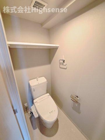 トイレ　落ち着いた色調のトイレです