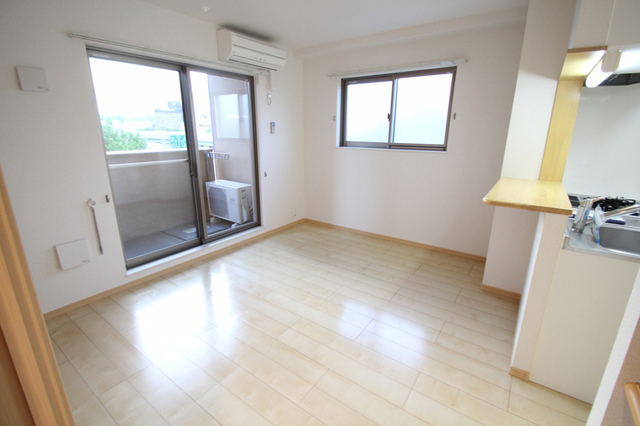 居室・リビング　窓が二か所もあります※別室のお写真です