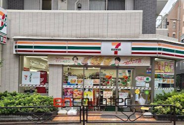 コンビニ　セブンイレブン文京湯島2丁目店（コンビニ）まで90m
