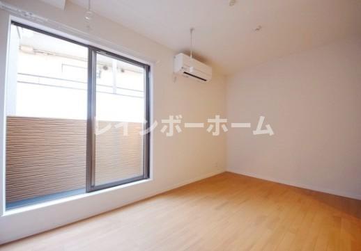 居室・リビング　同物件別号室参考写真です。