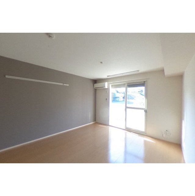 居室・リビング　※壁紙は部屋によって異なります