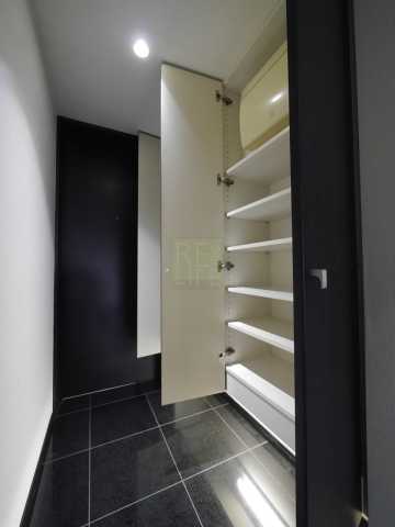 収納　コンフォリア北参道