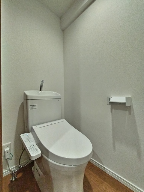 トイレ　温水洗浄暖房便座／別室参考写真