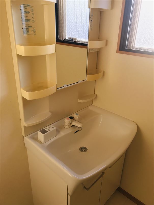 洗面設備　スペースが確保できる洗面所です