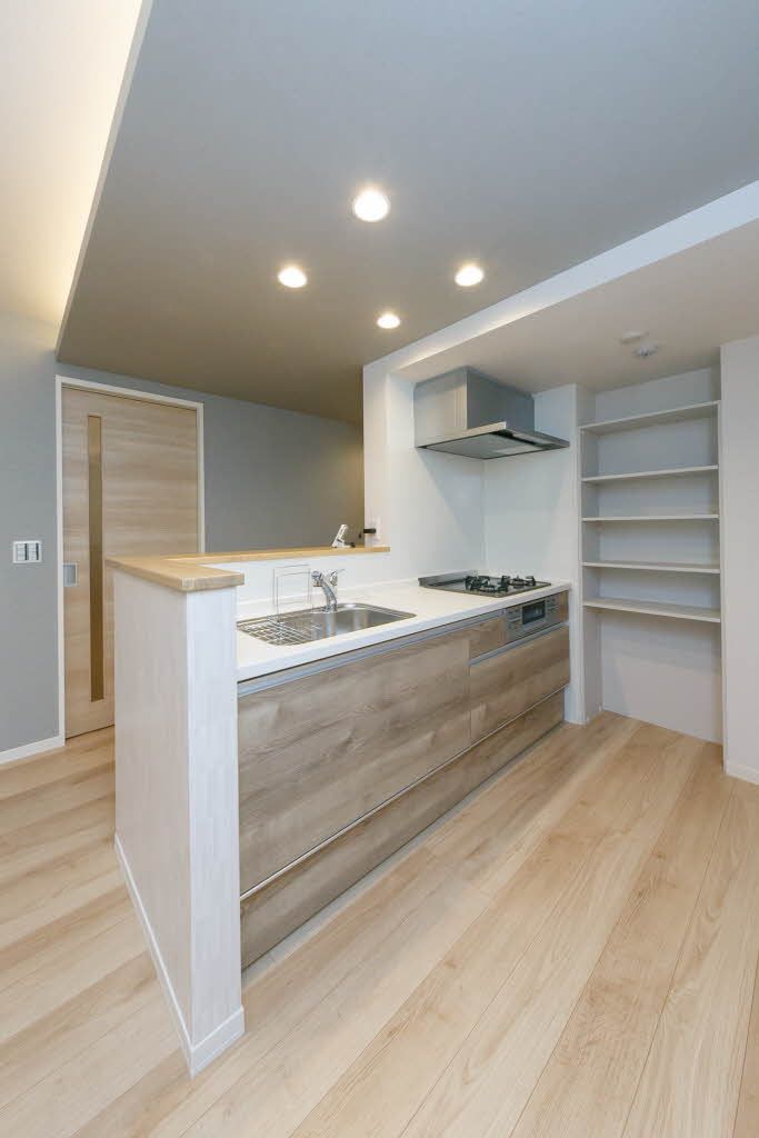 キッチン　ガスコンロ３口ついたシステムキッチンです。