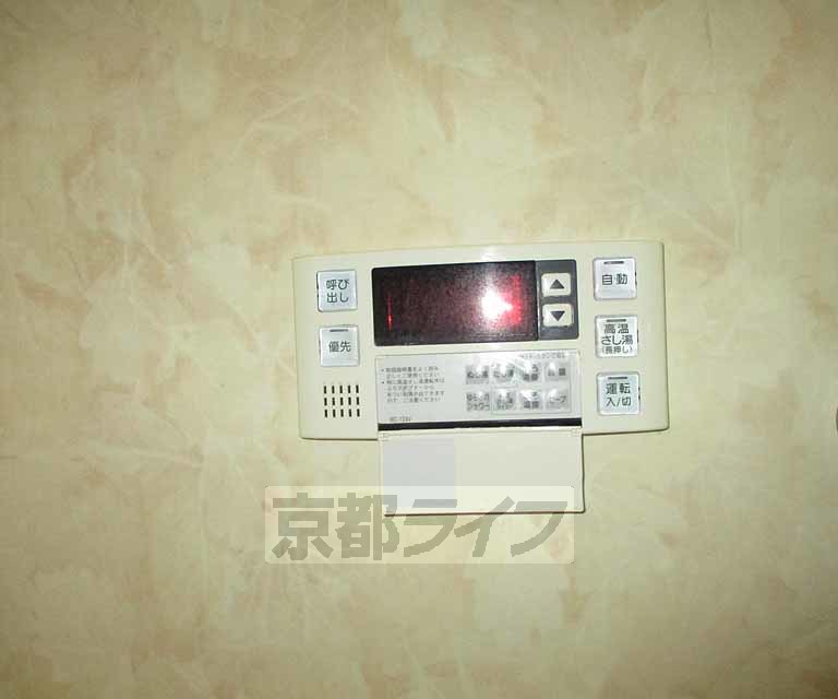 その他設備　カーペットのお部屋の収納です