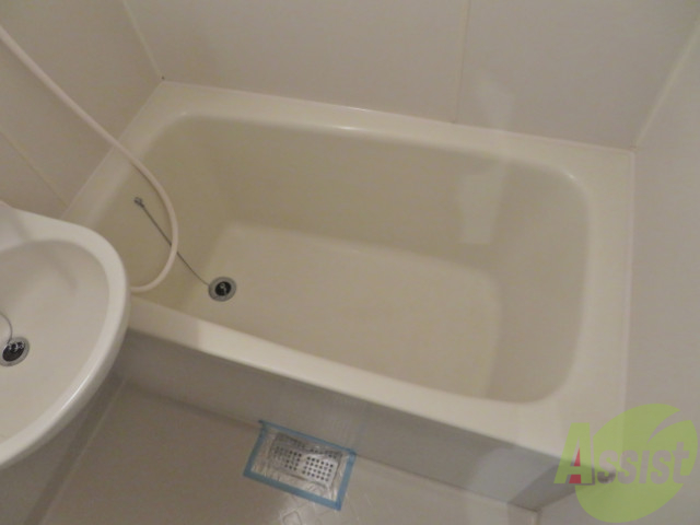 バス・シャワールーム　お風呂です。ここで一日の疲れを癒してください。