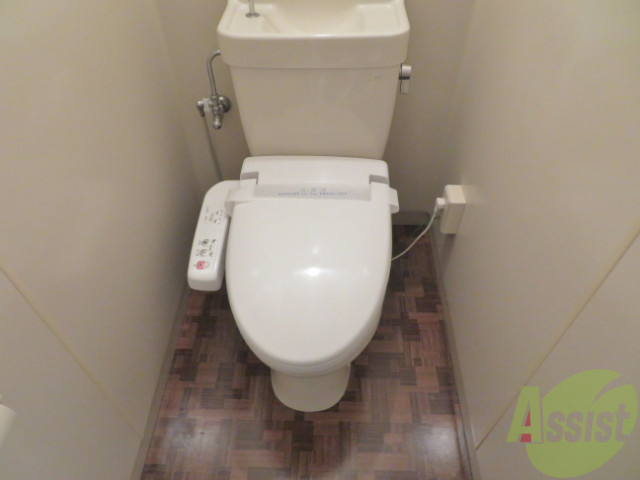 トイレ　各機能付きのトイレになります。便利にお使いいただけます。