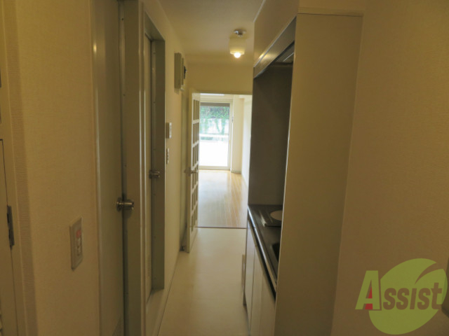 玄関　玄関からの一枚。奥行きで広さが伝わるでしょうか。