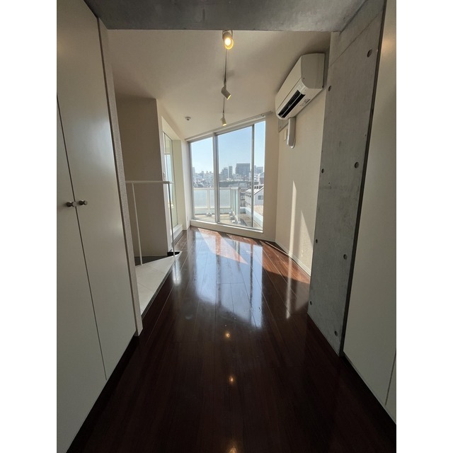 居室・リビング　こちらのリビングで趣味の時間をお楽しみください