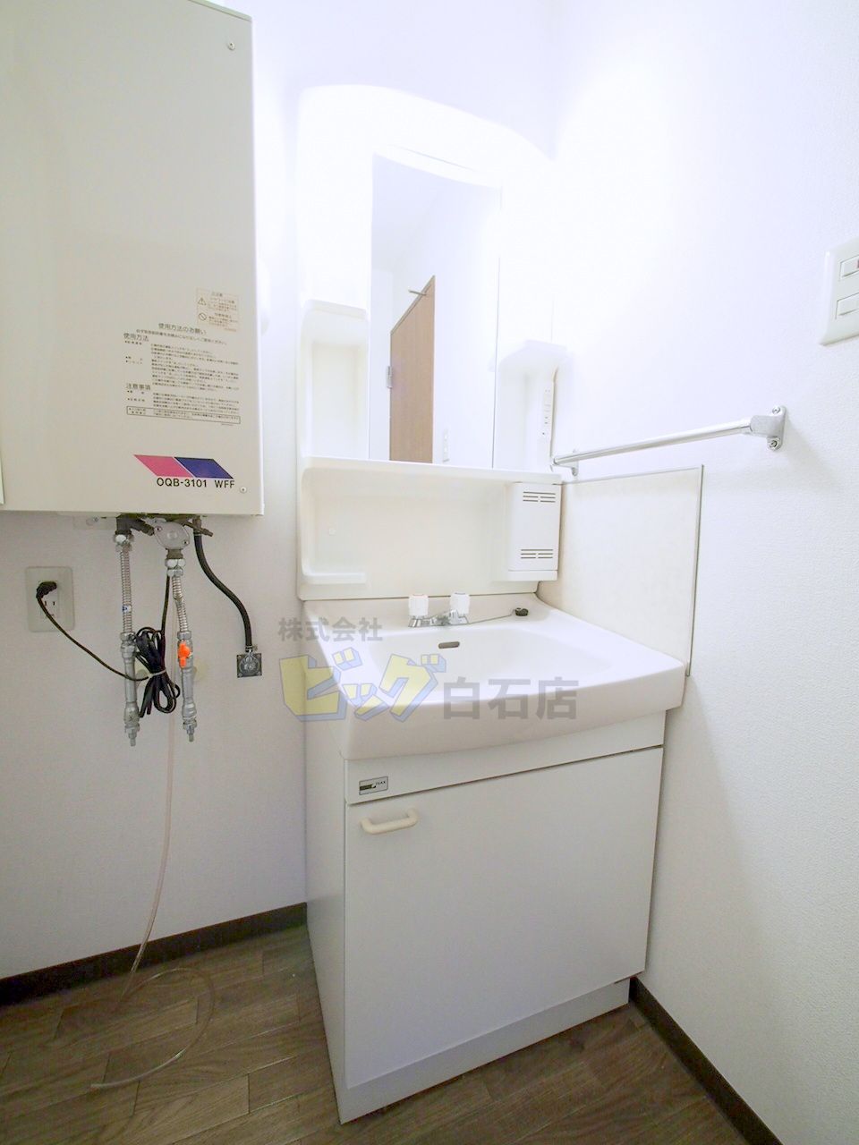 洗面設備　洗面化粧台付きです♪