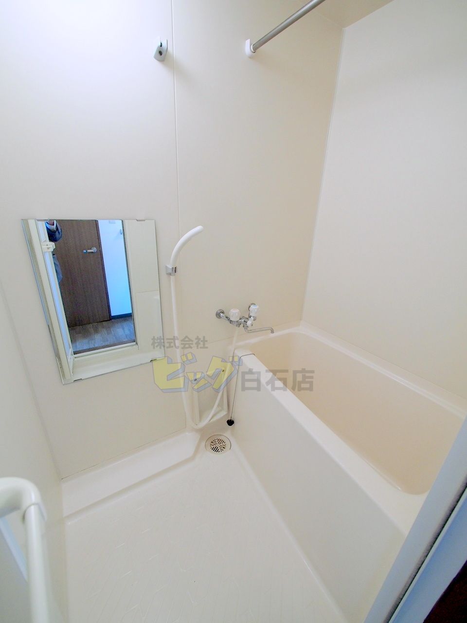 バス・シャワールーム　広々タイプのお風呂です♪