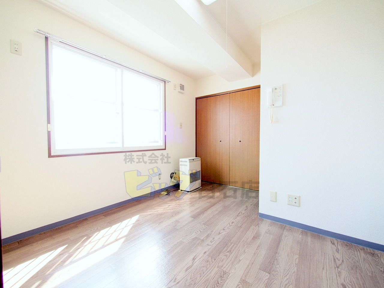 居室・リビング　陽当たり良好で明るいリビングです♪