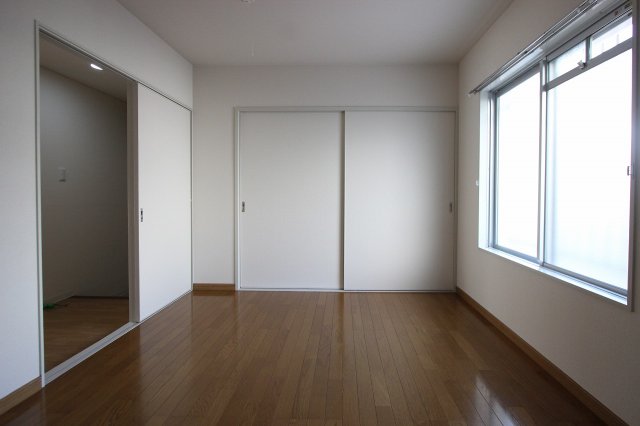 居室・リビング　同物件別号室の写真