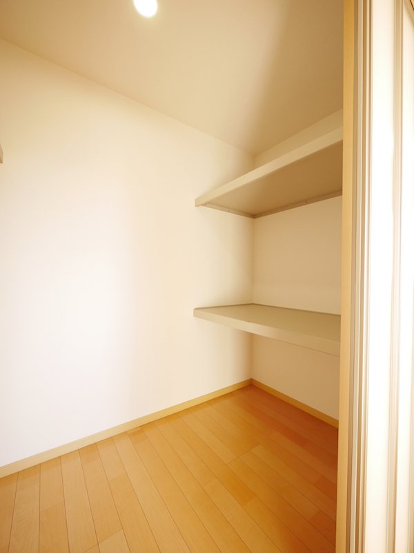収納　ウォークインクローゼット（洋室5.4帖