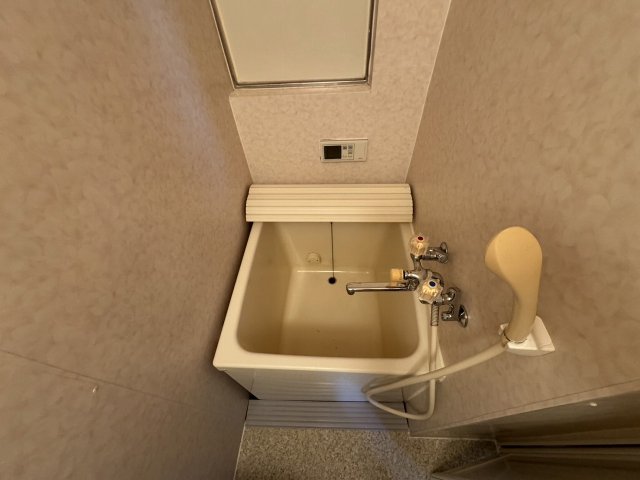 バス・シャワールーム　写真は同マンションの他のお部屋のものです