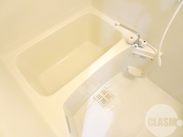 バス・シャワールーム　キレイにリフォームされています♪