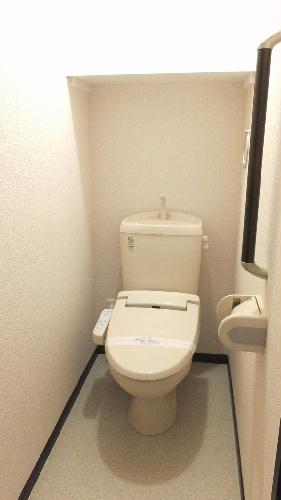 トイレ　温水洗浄機能付き