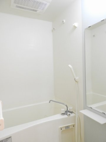 バス・シャワールーム　ゆったり過ごせるお風呂です