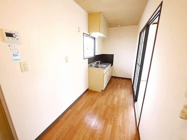 居室・リビング　冷蔵庫や食器棚等も置けますよ。