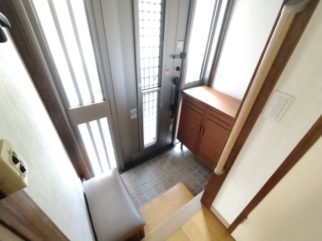 玄関　※スツールは撤去予定です