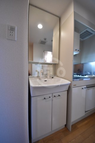 洗面設備　グラン・セレブ本町　独立洗面台