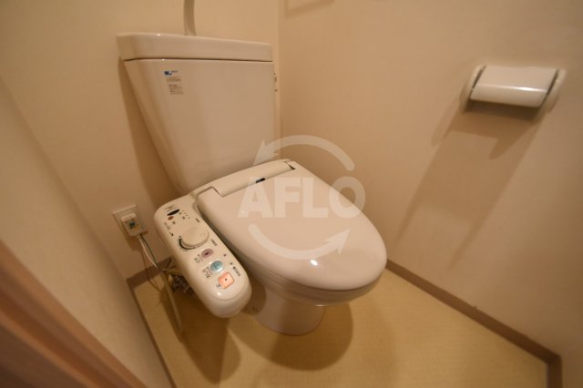 トイレ　グラン・セレブ本町　温水洗浄便座