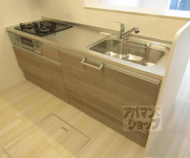 キッチン　３口コンロ付きのシステムキッチンです！