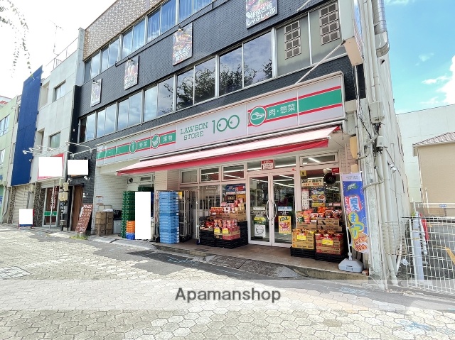 コンビニ　ローソンストア１００（コンビニ）まで711m
