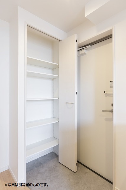 玄関　別部屋の写真です