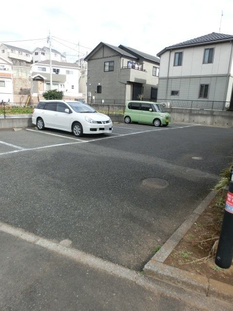 駐車場　敷地内駐車場（満車の場合は近隣でお探しします）