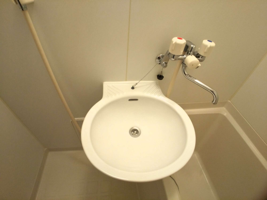 その他　鏡を備え　準備のしやすい洗面台