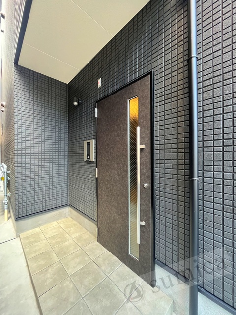 エントランス　明るいエントランスであなたのお帰りをお待ちします＾＾