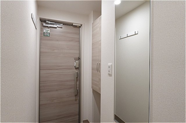 その他共有部分　シューズボックスとミラー