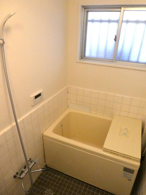 バス・シャワールーム　ゆったり過ごせるお風呂です