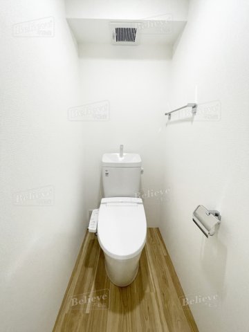 トイレ　嬉しい温水洗浄便座付きです♪