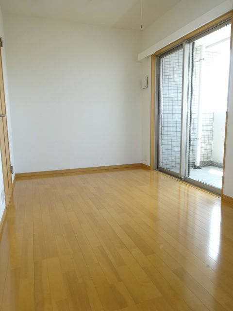 居室・リビング　☆明るい洋室☆