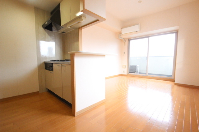 居室・リビング　※別号室の写真です